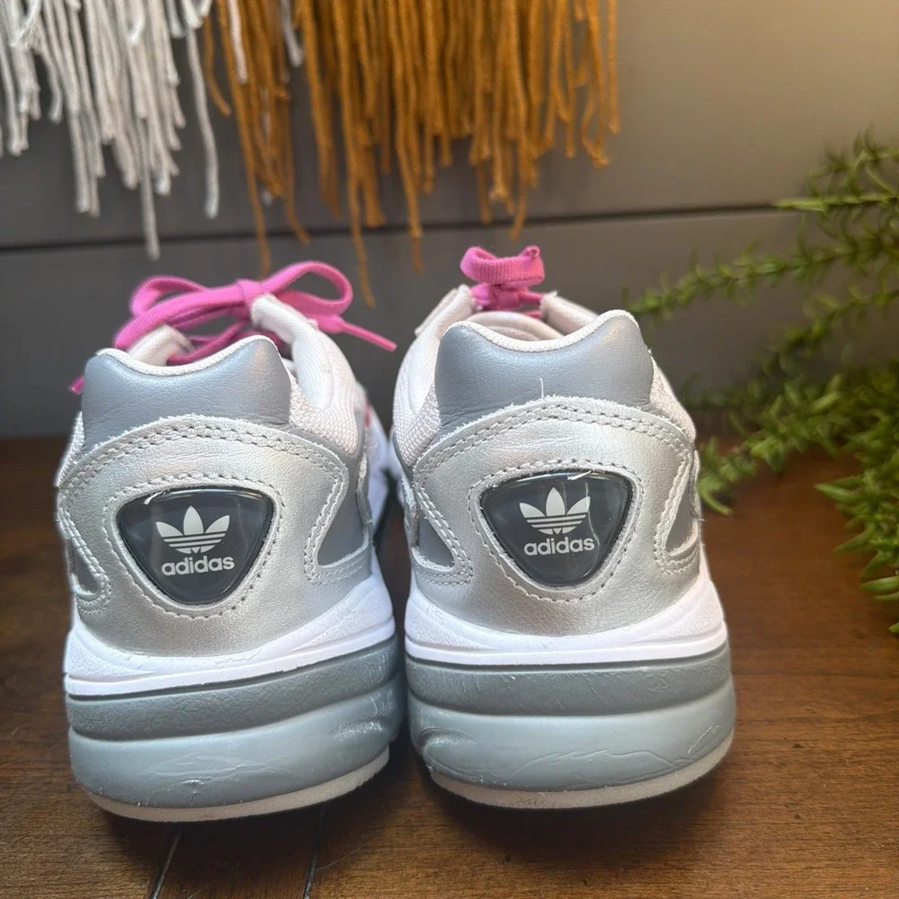 Adidas Originals Falcon Sneakers D96757 Orchid Tint/Silver SZ 9.5 NEW